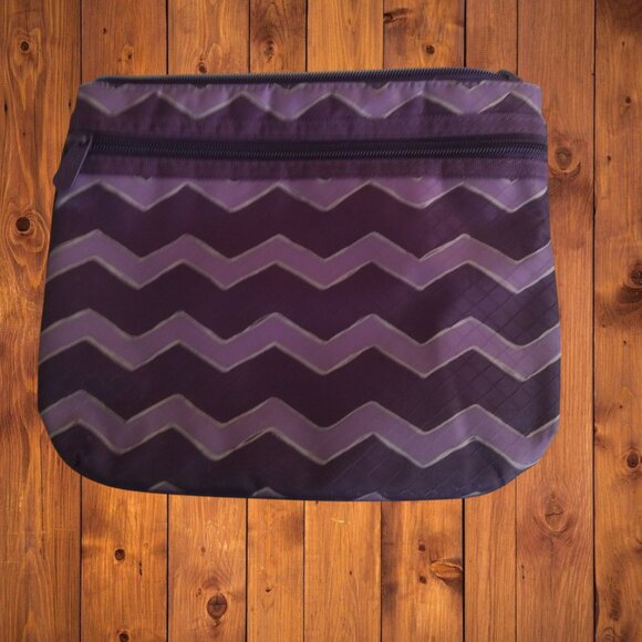 Thirty One Slim Crossbody  Plum Chevron Adjustable Strap Purse New Classic - Picture 3 of 6